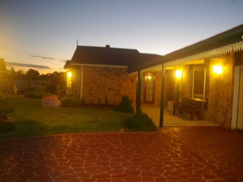 8 Plover Street, Flinders View QLD 4305