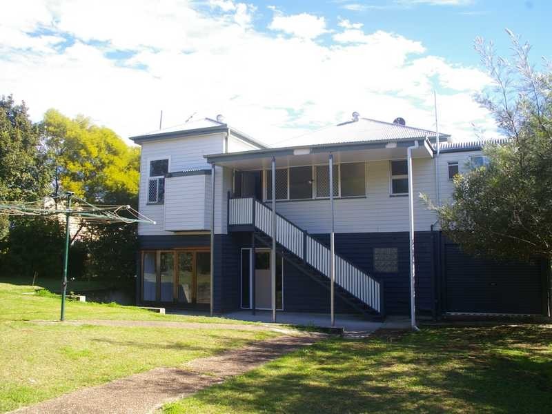 8 Newtown Street, East Ipswich QLD 4305