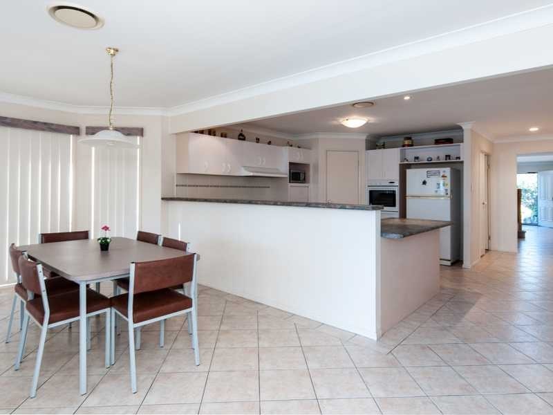 104 Willowtree Drive, Flinders View QLD 4305