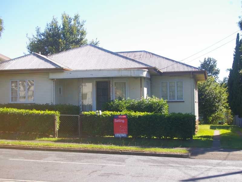 138 Brisbane Road, Booval QLD 4304