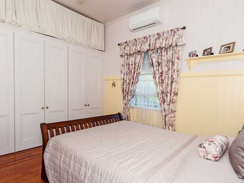 85 Glebe Road, Silkstone QLD 4304