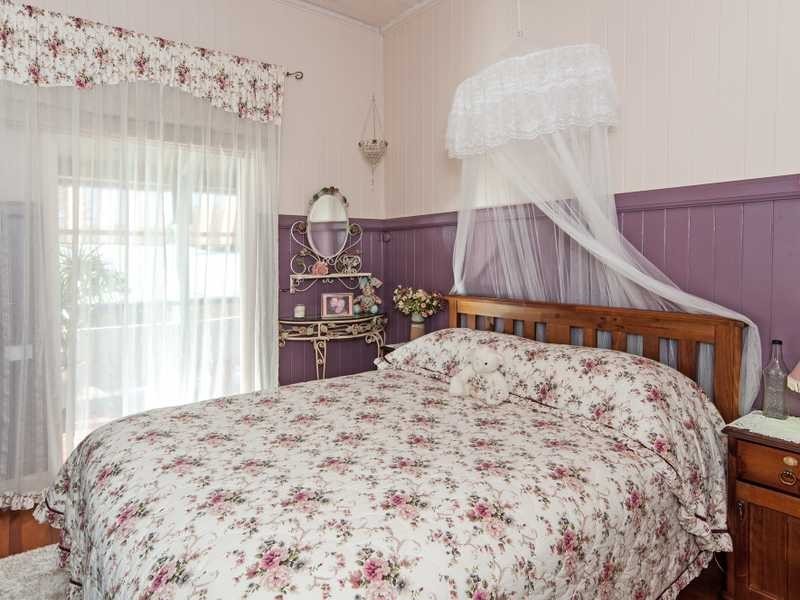 85 Glebe Road, Silkstone QLD 4304