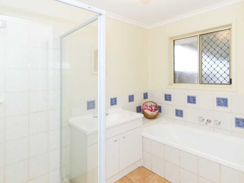 4 Des Arts Place, Wulkuraka QLD 4305