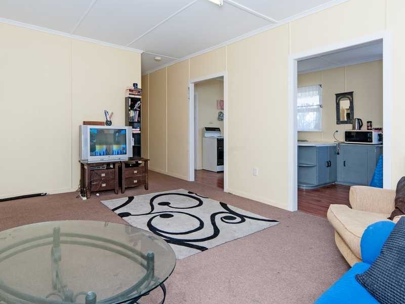 27 Blaxland Street, Eastern Heights QLD 4305