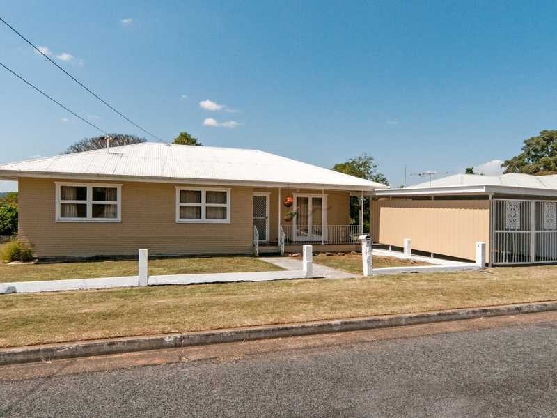 27 Blaxland Street, Eastern Heights QLD 4305