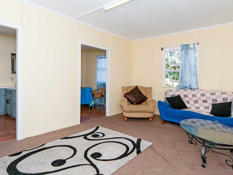 27 Blaxland Street, Eastern Heights QLD 4305