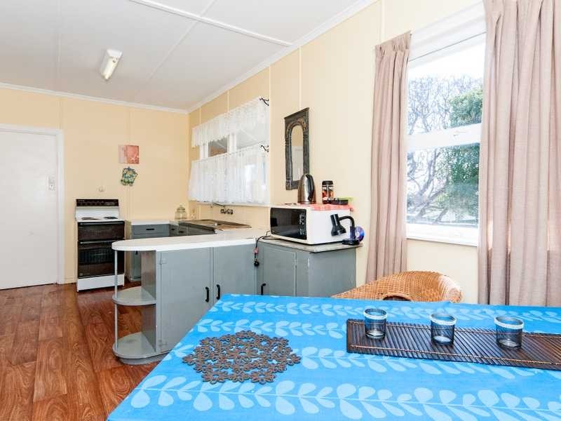27 Blaxland Street, Eastern Heights QLD 4305