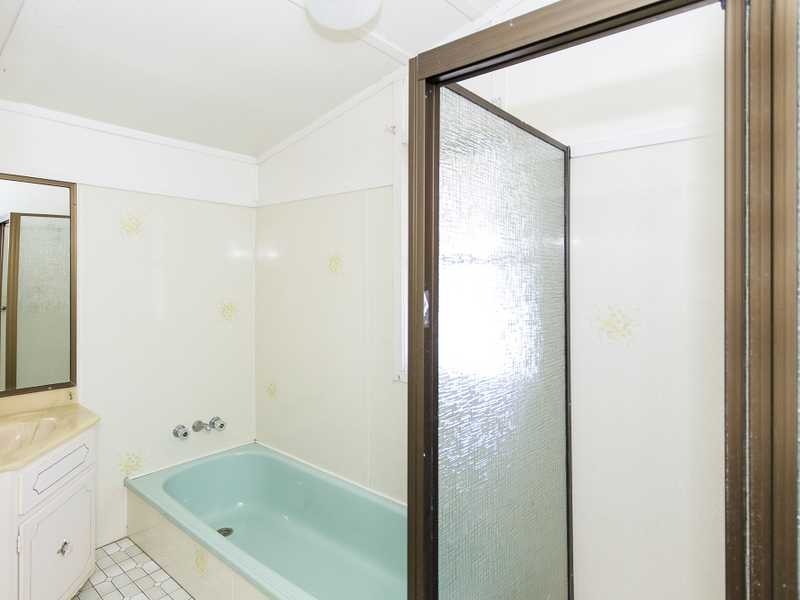 15 Cothill Road, Booval QLD 4304