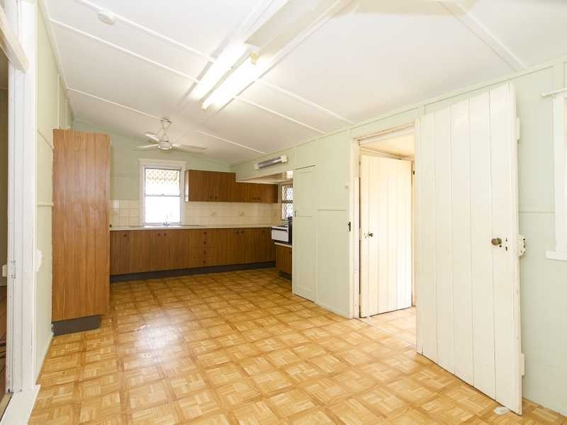15 Cothill Road, Booval QLD 4304