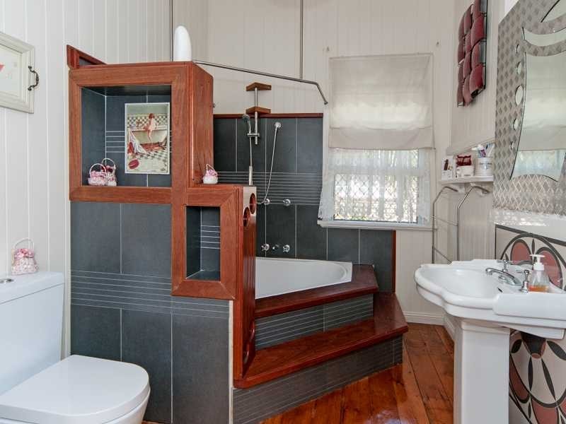 17 Pemberton Street, Booval QLD 4304