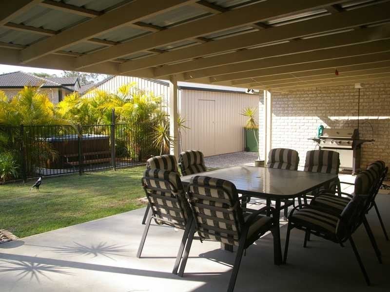 16 Pinto Place, Pine Mountain QLD 4306