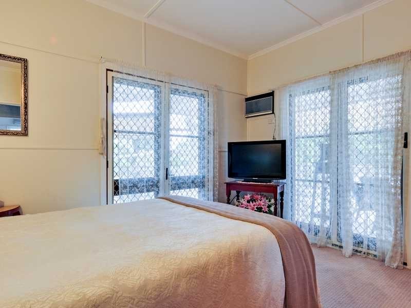 18 Tuggerah Street, North Booval QLD 4304