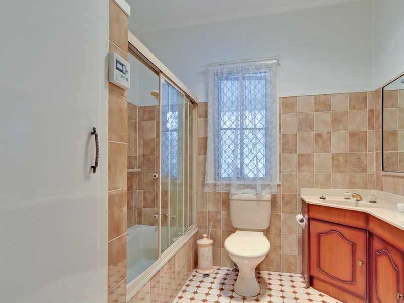 18 Tuggerah Street, North Booval QLD 4304