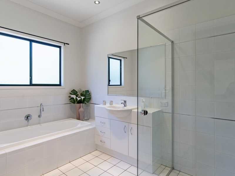 10 Mountain Ash Place, Brookwater QLD 4300
