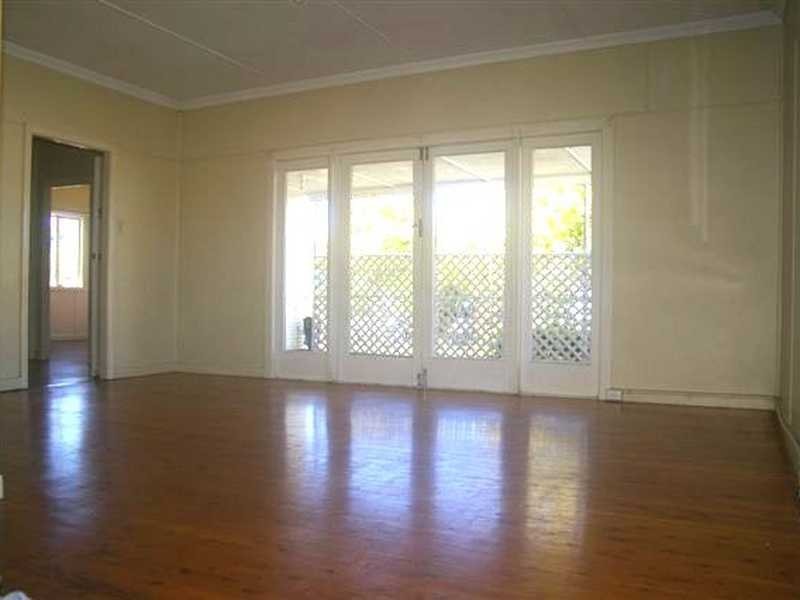 177 South Station Rd, Silkstone QLD 4304