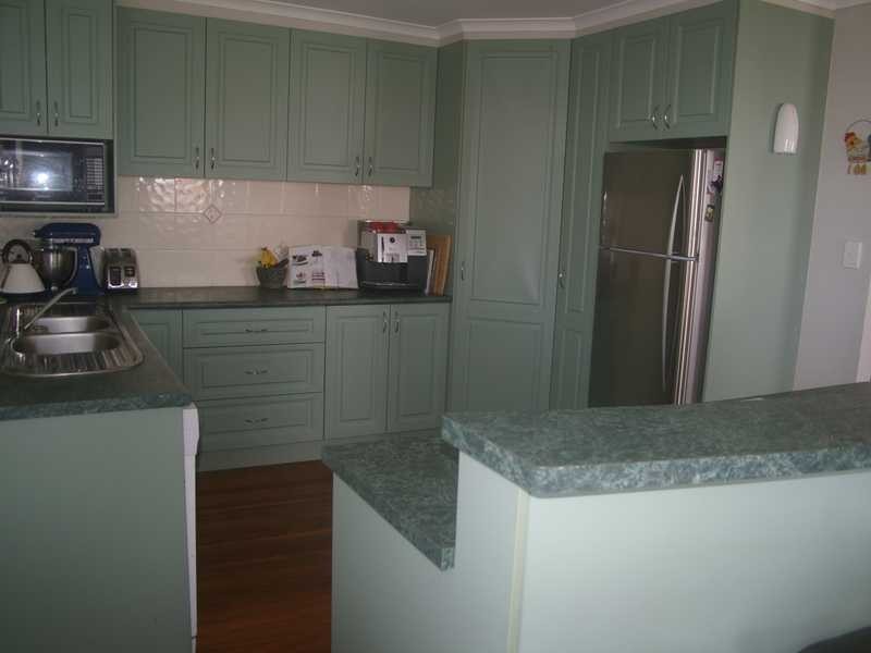 6 Eileen St, Booval QLD 4304