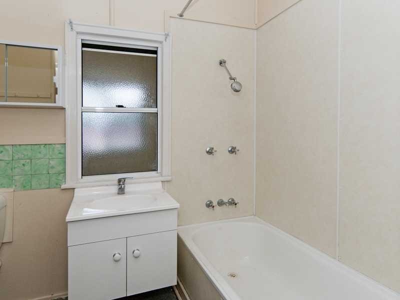 1 Cuffes Lane, North Ipswich QLD 4305