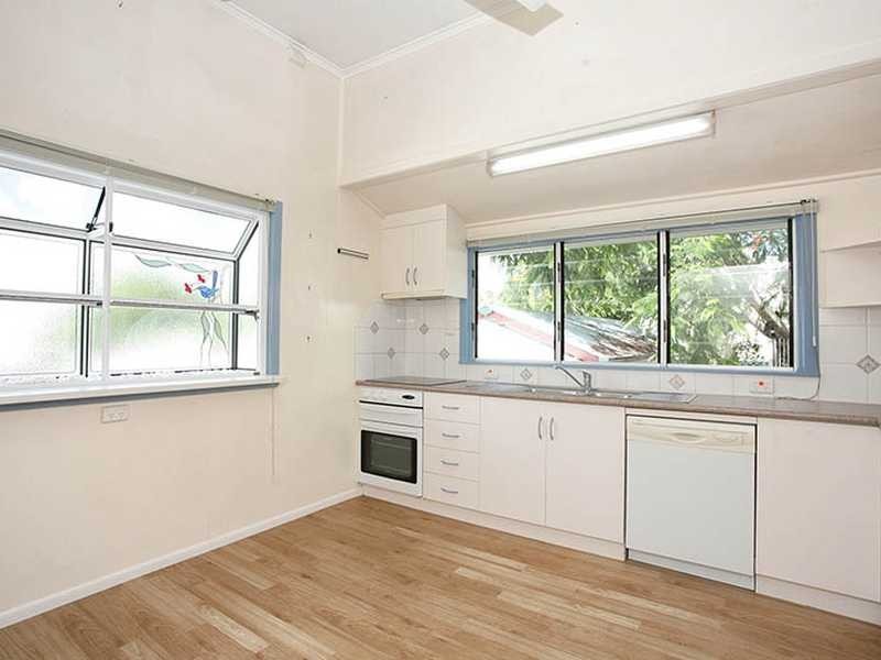 17 Macquarie Street, Booval QLD 4304