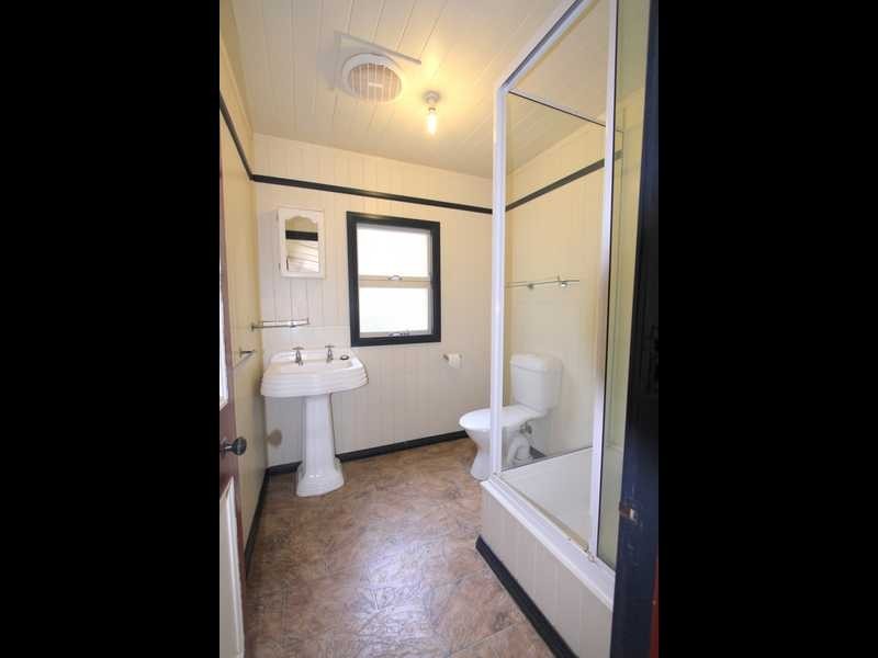 3 Glebe Road, Newtown QLD 4305