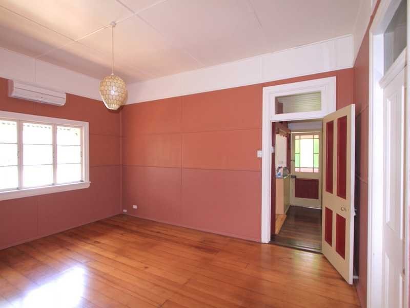 3 Glebe Road, Newtown QLD 4305