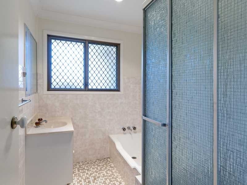 5 Eileen Street, Booval QLD 4304