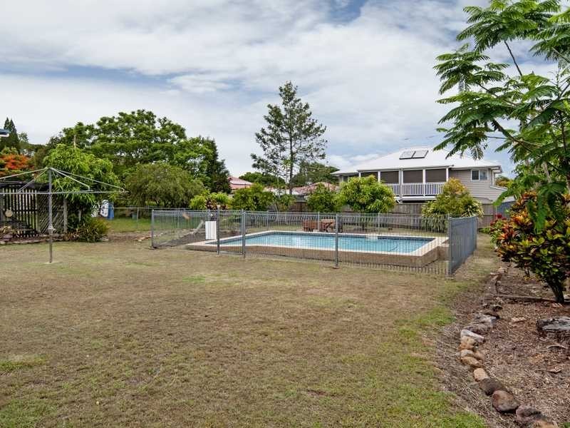 5 Eileen Street, Booval QLD 4304