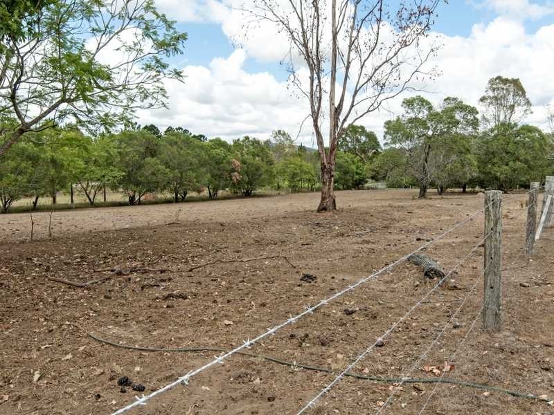 301 Fernvale Road, Fairney View QLD 4306