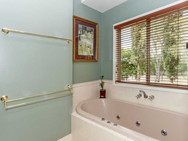 301 Fernvale Road, Fairney View QLD 4306