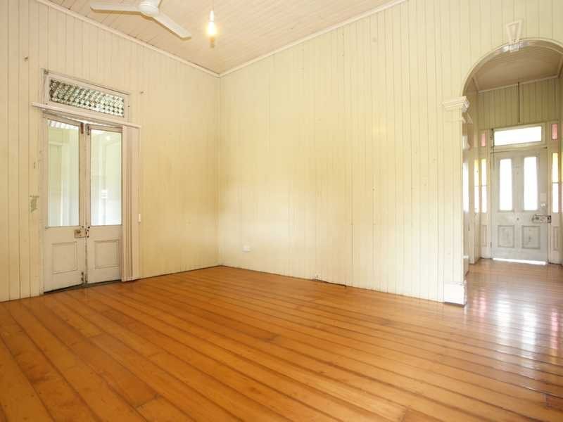 7 South Station Rd, Booval QLD 4304
