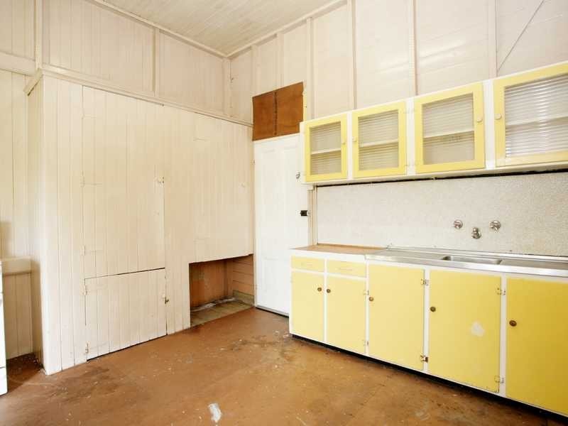 7 South Station Rd, Booval QLD 4304
