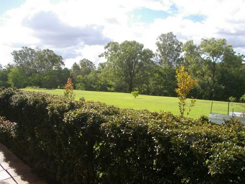 Unit/5/2 Elms Street, Bundamba QLD 4304