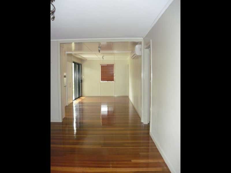 19 Albert Street, North Ipswich QLD 4305