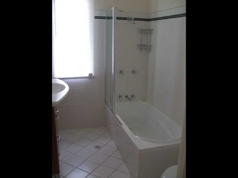 8 Perrett Street, Bundamba QLD 4304