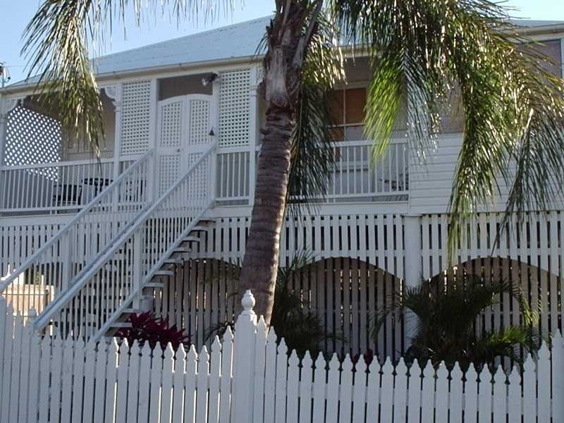 27 Walsh Street, Newtown QLD 4305
