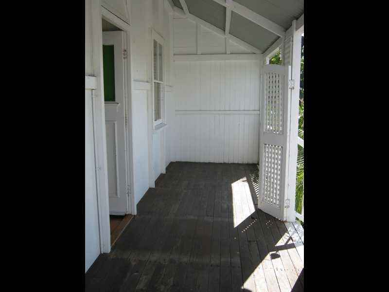 27 Walsh Street, Newtown QLD 4305