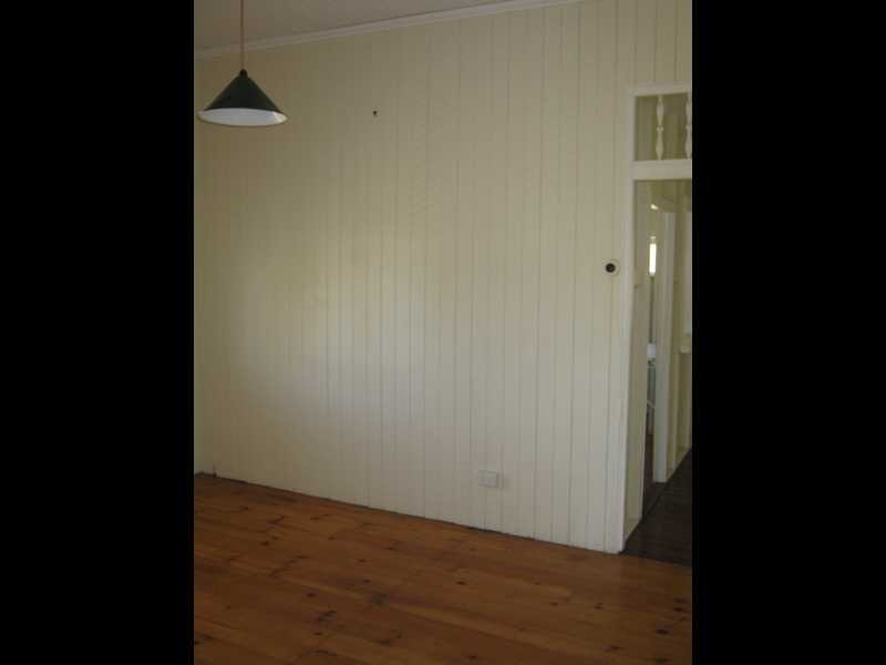 27 Walsh Street, Newtown QLD 4305