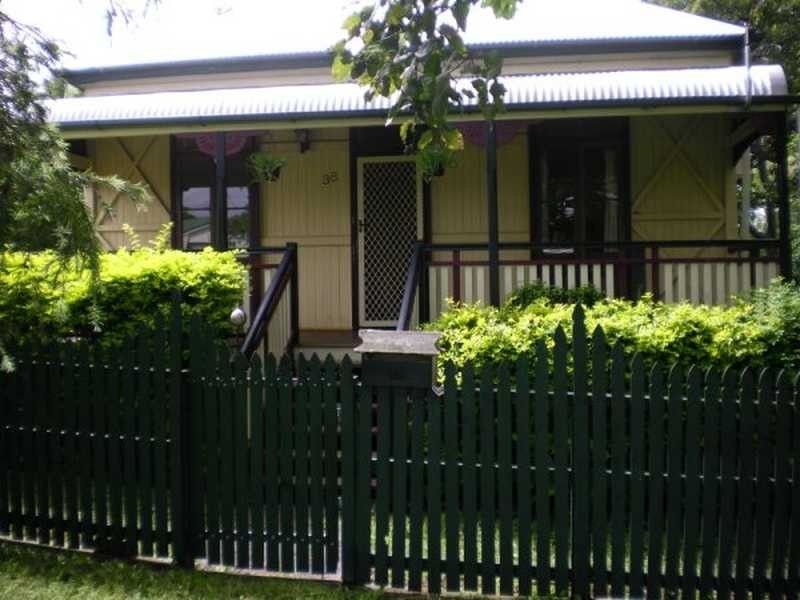 38 Thompson Street, Silkstone QLD 4304