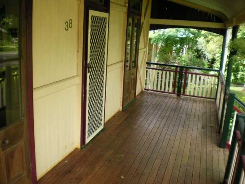 38 Thompson Street, Silkstone QLD 4304