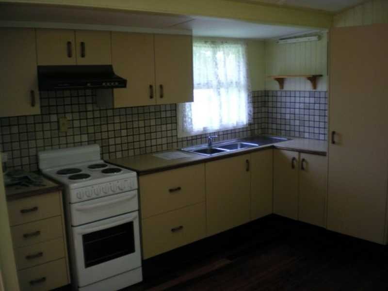 38 Thompson Street, Silkstone QLD 4304