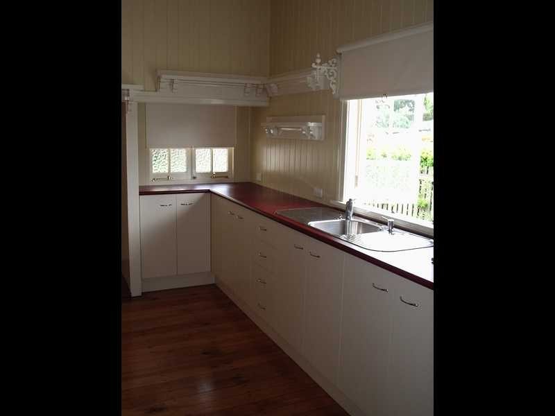 10 Cothill Road, Booval QLD 4304