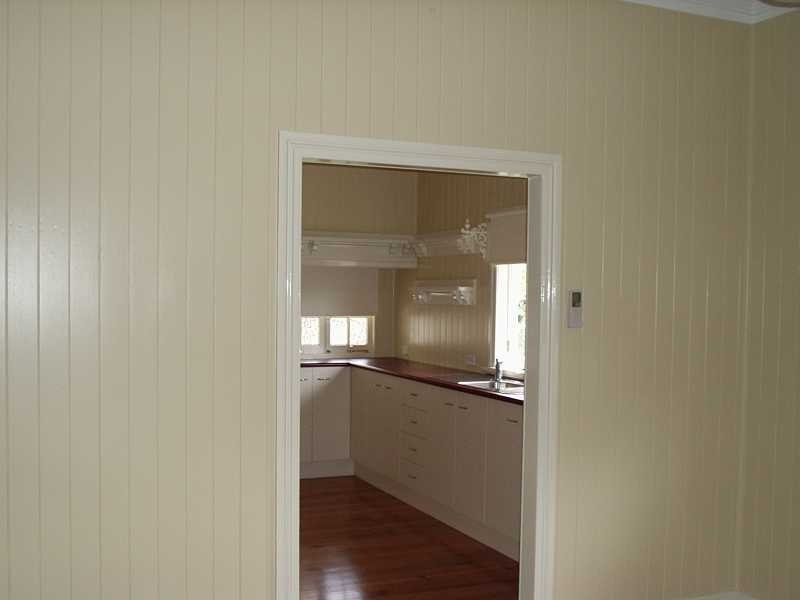 10 Cothill Road, Booval QLD 4304