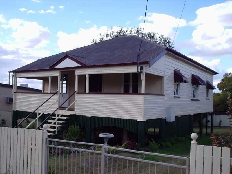 4 Siemons Street, One Mile QLD 4305