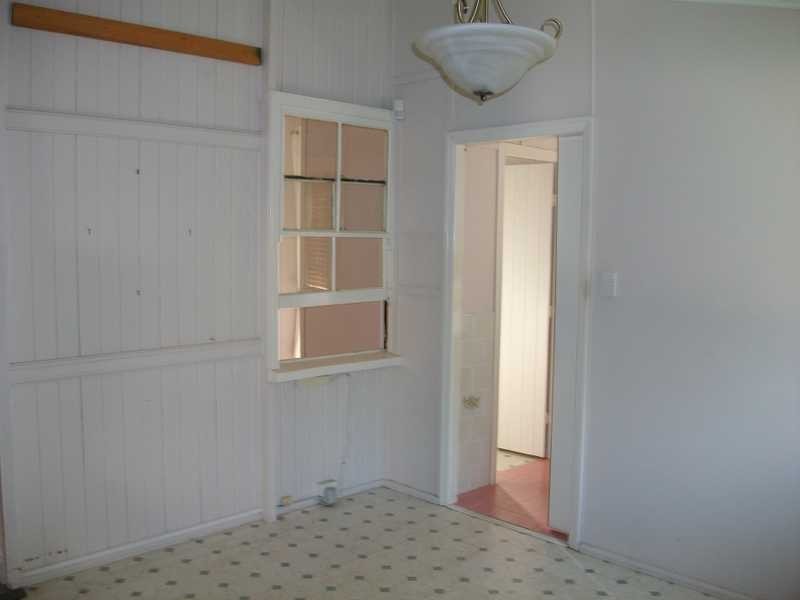 4 Siemons Street, One Mile QLD 4305