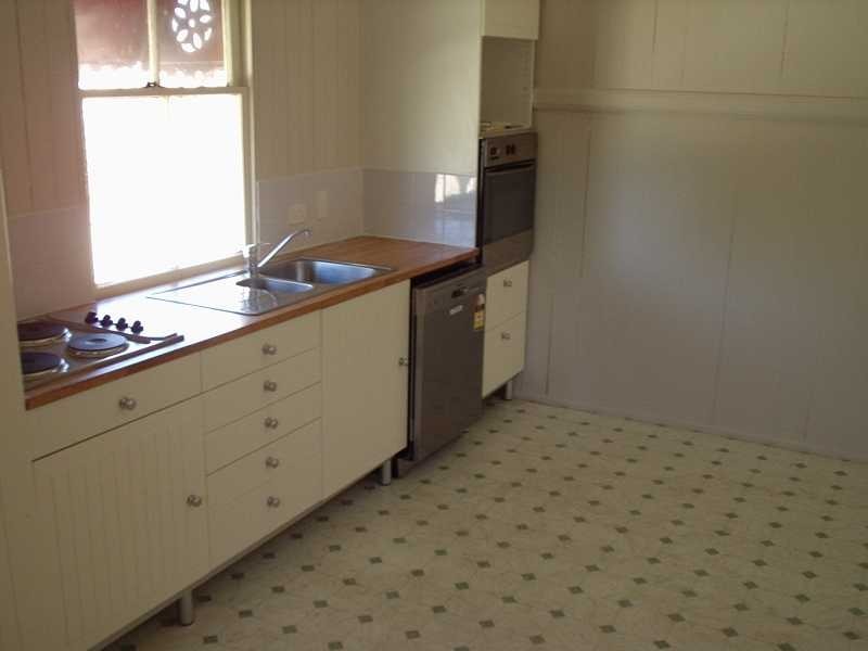 4 Siemons Street, One Mile QLD 4305