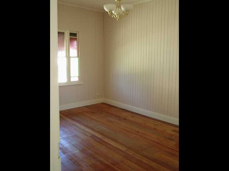 4 Siemons Street, One Mile QLD 4305