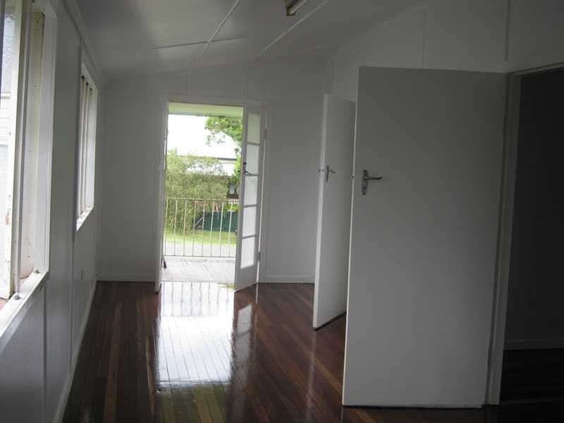 37 Thompson Street, Silkstone QLD 4304