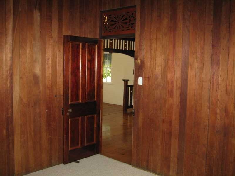 7 Church Street, Silkstone QLD 4304