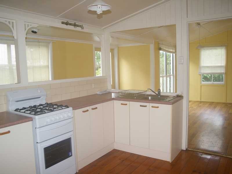 4 Simpson Street, North Ipswich QLD 4305