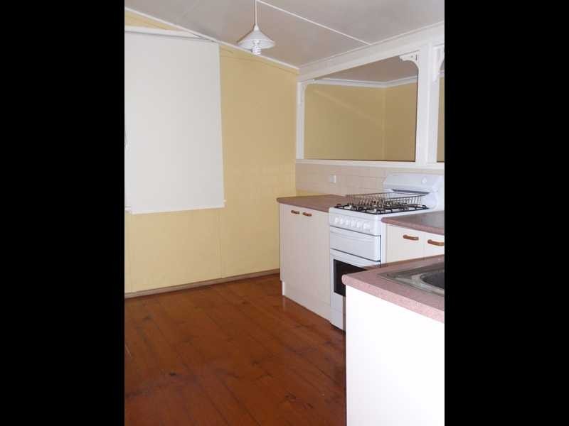 4 Simpson Street, North Ipswich QLD 4305