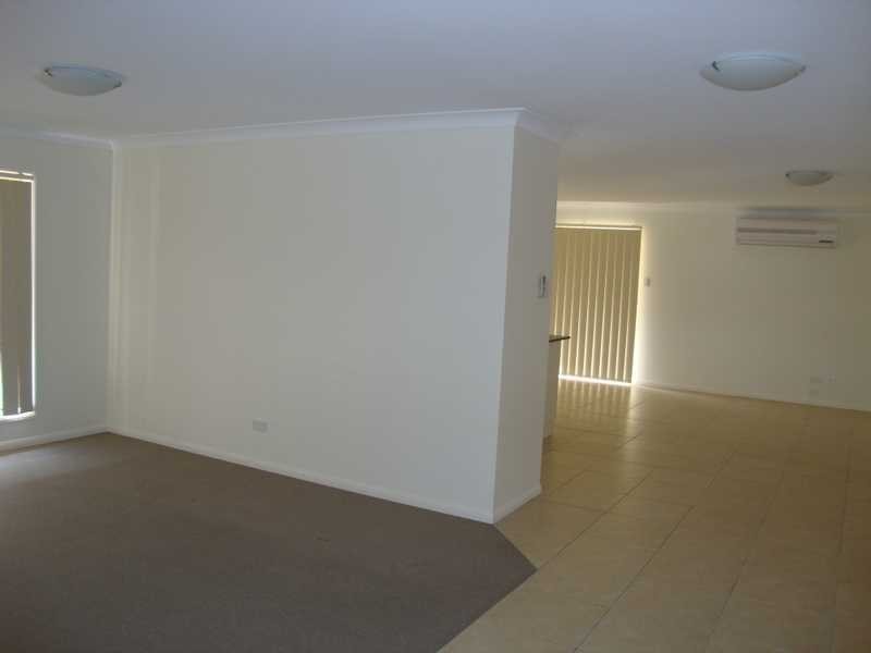 10 Armani Avenue, Wulkuraka QLD 4305